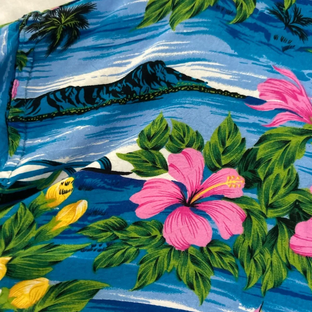 Rum Jungle Hawaiian Shirt. Made in Indonesia. Hibiscus flower/ocean print. XL